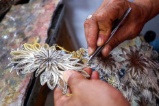 Libya’s traditional jewelry hangs on by silver thread