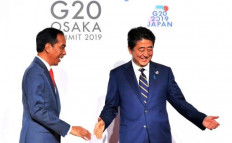 Abe displayed statesmanship, friendship when Jokowi ‘betrayed’ him