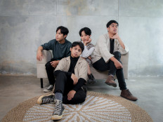 Waiting for breakout: Yogyakarta-based indie-pop band Nona Sepatu Kaca is currently working on its debut full-length album. 'Rukmini' serves as the album's lead single. (Courtesy of Nona Sepatu Kaca)