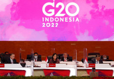 Finance Minister Sri Mulyani Indrawati (center) delivers a speech during the opening of the G20 Finance Ministers and Central Bank Governors Meeting in Nusa Dua, Bali, on July 15, 2022. 
