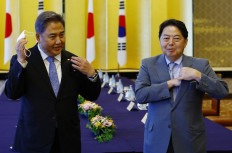 Japan, South Korea agree to seek early settlement of wartime labor row