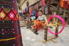 Twenties: 20 exquisite traditional fabrics of Indonesia