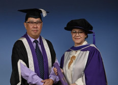 Women's rights campaigner Hana Afiya Satriyo (right) poses for a photo with Chris Chang, University of Portsmouth deputy vice chancellor. (Global Engagement and Student Life).