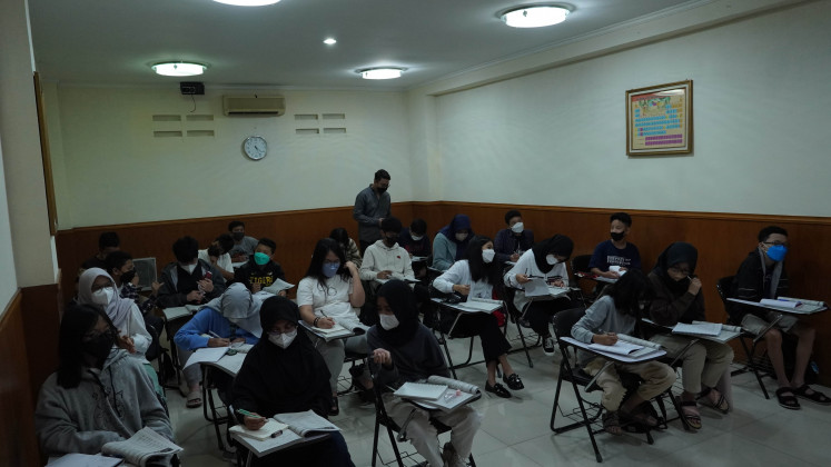 Students' choice: The students of Ganesha Operation on Jl. Sumatera, Bandung, are pictured studying on July 14. (Courtesy of Ganesha Operation)