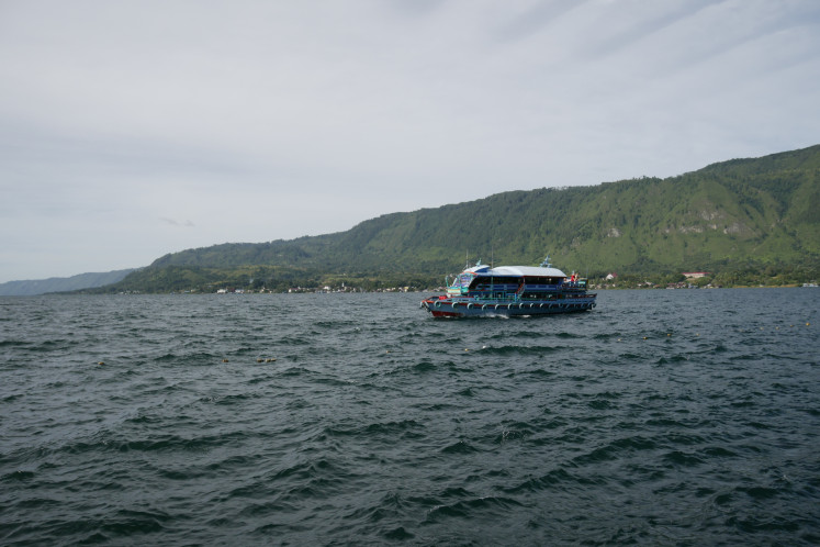 Crossing the lake: A ferry sails on Lake Toba, transporting tourists to hotels in Tuktuk, Samosir. Hotels in the area welcome the arrival of local tourists and expect for more foreign visitors. (JP/Tonggo Simangunsong)