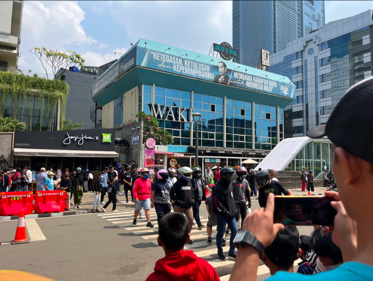Too crowded: Fanny Rahmadina Irawan thought that the unequal distribution of public spaces across Jakarta has caused SCBD area too occupied, making the area inconvenient for other road users. (JP/Yohana Belinda)