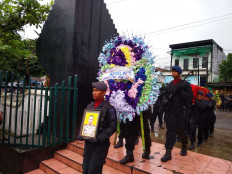  The body of Bharatu (Posthumous) Doni Priyanto, 24, a member of the Mobile Brigade who was killed on Saturday (02/28/2020) in a shootout with armed groups in Papua, arrived at the Heroes Cemetery in Trenggalek, East Java, Sunday (1/3/2020) ). Doni, a resident of Karangrejo, Kampak Subdistrict, Trenggalek Regency, is a member of the Mobile Brigade who was sent during the Nemangkawi 2020 operation. 