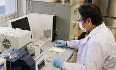 AI helps make sense of abundant data from online health consultations. (/)
