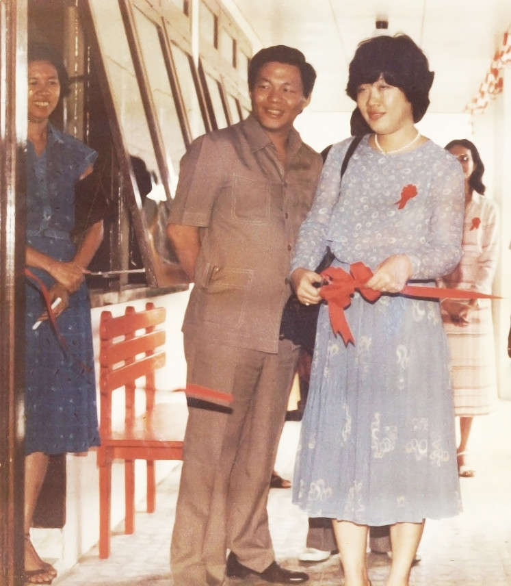 The founders: Bapak (Mr.) Sukanto Tanoto and his wife Tinah Bingei officiated a kindergarten and elementary school in Besitang, North Sumatra in 1981. The ceremony marked the beginning of Tanoto Foundation activities. (Courteys of Tanoto Foundation)