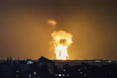 A fireball rises from the site of an Israeli airstrike in Khan Yunis in the southern Gaza Strip on August 7, 2022 shortly before a ceasefire. Israel's army said it was striking 
