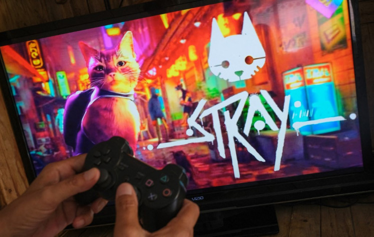 Feline foray: A person plays the video game Stray on Aug. 2 in Los Angeles, California.