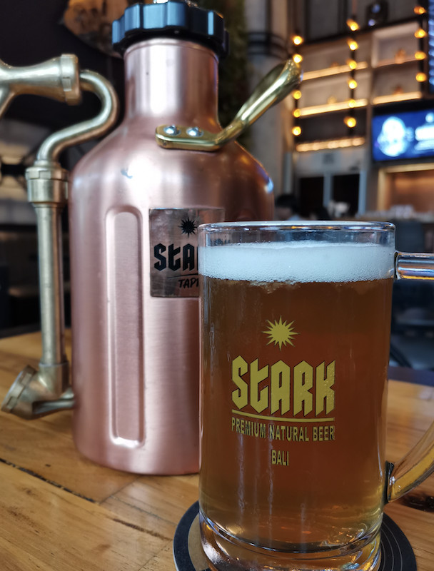 Cheers!: STARK Taproom's beer collection includes STARK beers, imported beers and other locally brewed beers. (JP/Felix Martua)