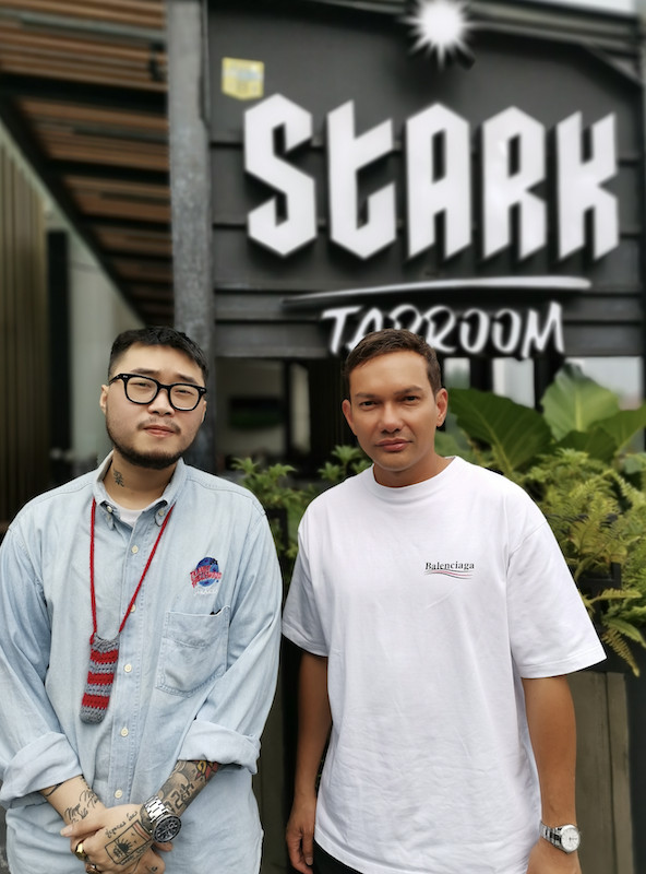 Tonight's hosts: Some of the key players running STARK Taproom are the marketing manager Ang (left) and the marketing director Yoyo Hart (right). (JP/Felix Martua)