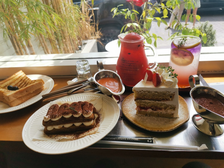 Cake girls: Scarlett's Cafe is popular among the bay area's fashion-forward ladies thanks to its colorful pastries and sorbets. (JP/Felix Martua)