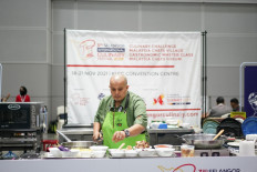 Chef Bob one of Malaysia’s finest chef delivering a food demonstration at SIE F&B 2021.