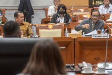 Mahfud vows restraint as troops surround separatists holding NZ pilot