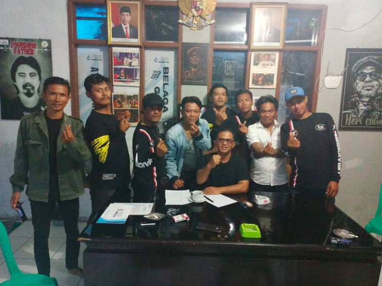 Help others: Asep (center, sitting down) shared that his goal is to establish his non-profit organization, Anugerah Insan Residivist, in all of the cities in Indonesia to help ex-convicts reintegrate themselves into society. (Courtesy of Asep Djuheri)