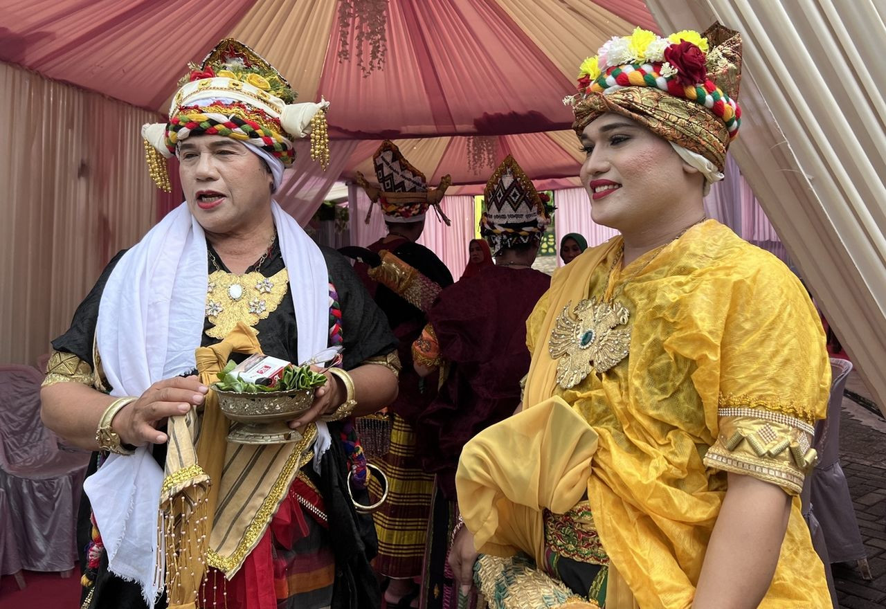 Sorotan pada tradisi non-biner Indonesia di tengah diskriminasi LGBTQ – Sabtu 27 Agustus 2022