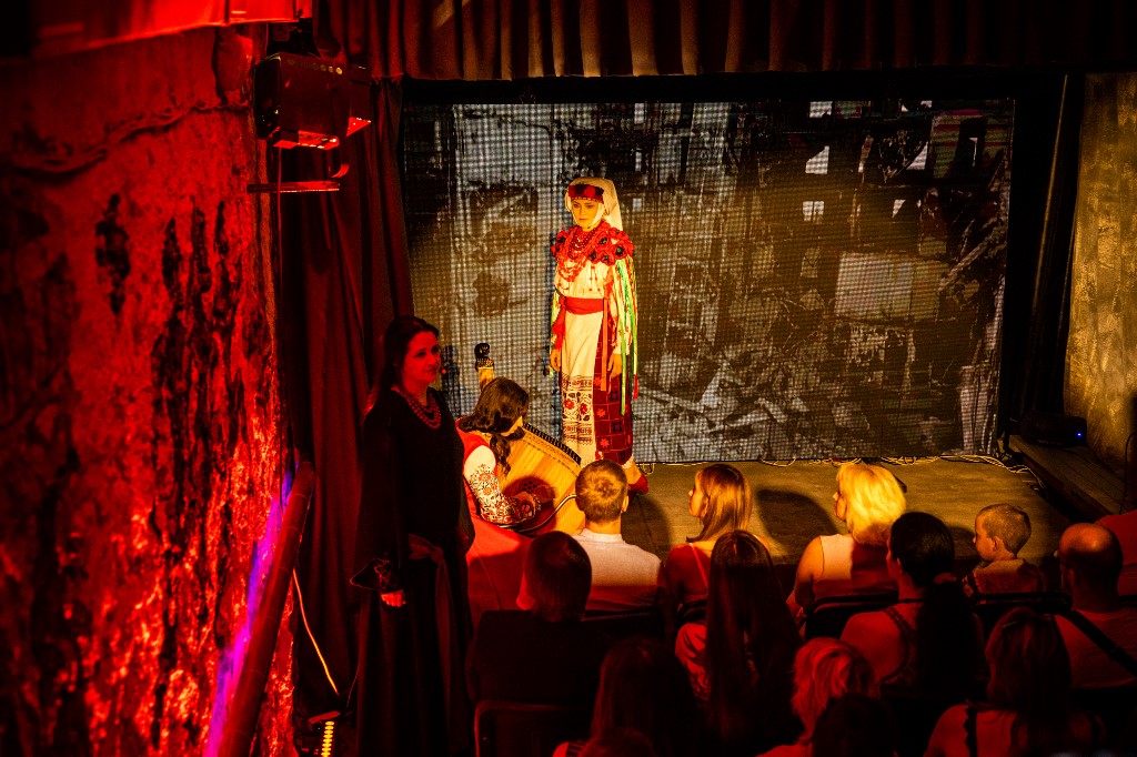 'The cultural front': Ukraine theatre goes underground - Art & Culture