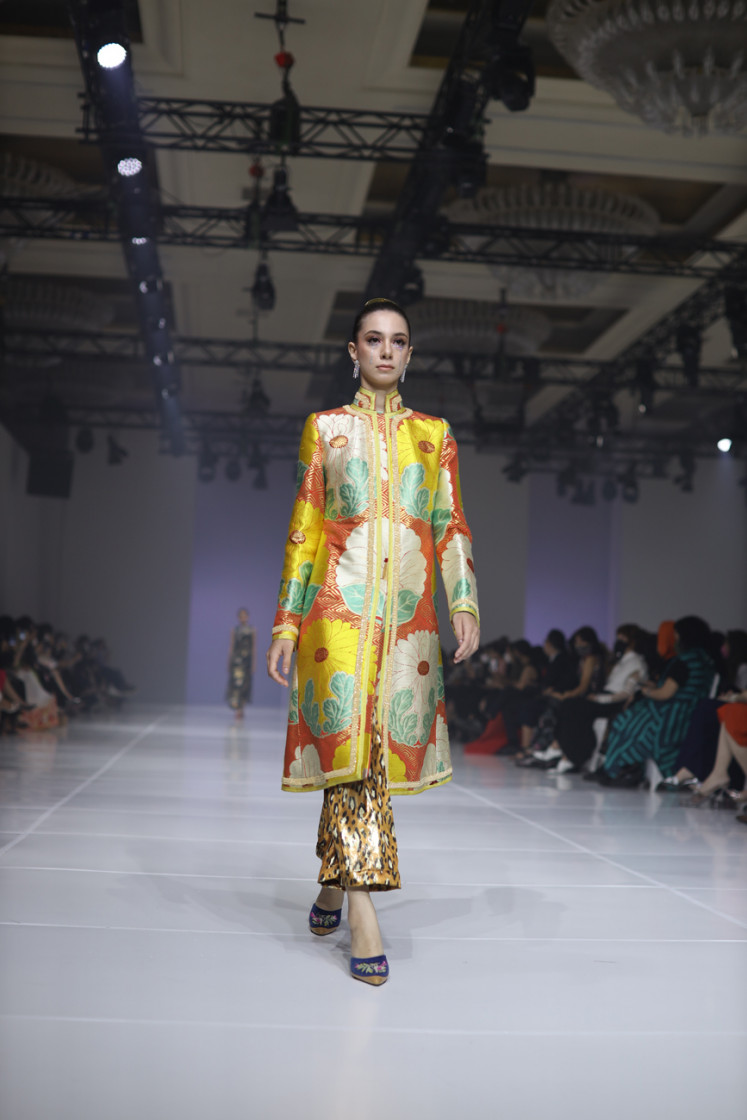 Color revival: A model wears a tunic and trouser combination from Didi Budiardjo's Bedtime Stories 2022 collection at a fashion show on July 20 at Hotel Mulia Senayan in Central Jakarta. (Courtesy of ASA Medier)