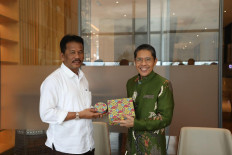 (Left-right) Chairman of the Badan Pengusahaan (BP) Batam, Muhammad Rudi and Singaporean Second Foreign Minister and Second Education Minister Mohamad Maliki Osman during a Singapore National Day celebration at Marriott Batam Hotel last Thursday. 
