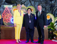 Australia’s minister for the environment and water Tanya Plibersek (left) and Australia’s minister for climate change and energy Chris Bowen (right) flank Indonesian Environment and Forestry Minister Siti Nurbaya Bakar on the sidelines of the Group of 20 Joint Environment and Climate Ministers’ Meeting in Nusa Dua, Bali on Aug. 31, 2022. (Courtesy of /Indonesian Environment and Forestry Ministry).
Usage: 0