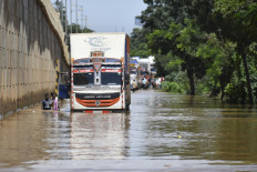 Power cuts, traffic snarls as India's tech hub endures second day of floods