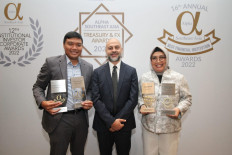 (Left to right) BNI international division vice president Ida Bagus Widi Dwipayana, Alpha Southeast Asia CEO Siddiq Bazarwala and BNI treasury general manager Rini Yuniar at the Alpha Southeast Asia Awards in Jakarta on Thursday. The four achievements were Best Corporate Treasury Sales and Structuring Team, Best FX Bank for Structured Hedging Solutions and Proprietary Trading Ideas, Best Trade Finance Bank in Indonesia and Best Remittances Service Provider in Indonesia.