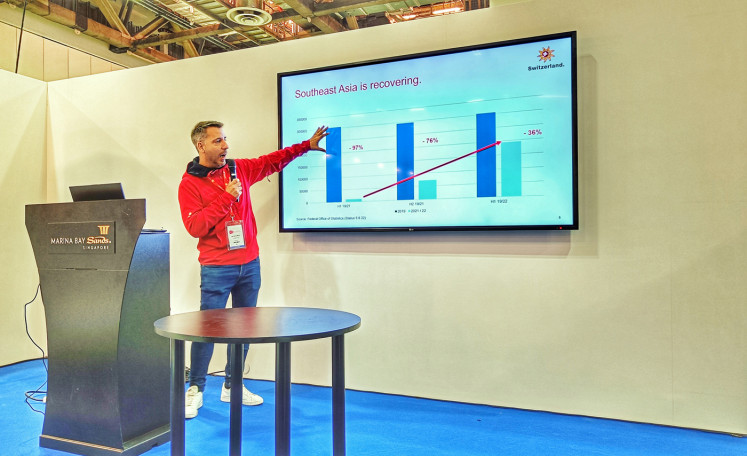 Tourism is back: Batiste Pilet, director of Switzerland Tourism in Southeast Asia, shows the numbers of tourists from Southeast Asia to Switzerland during his presentation on Sept. 6. (JP/Sylviana Hamdani)