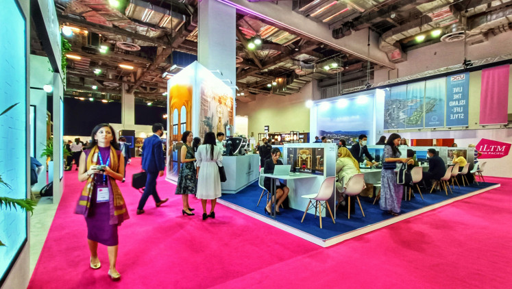 Travel enthusiasts: Customers visit the booths at the International Luxury Travel Market (ILTM) Asia-Pacific trade show, which was held from Sept. 5 to 8 at Marina Bay Sands in Singapore. (JP/Sylviana Hamdani)