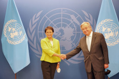 Foreign Minister Retno LP Marsudi (left) shakes hands with United Nations Secretary-General Antonio Guterres at the UN headquarters in New York, the United States, on Sept. 18.