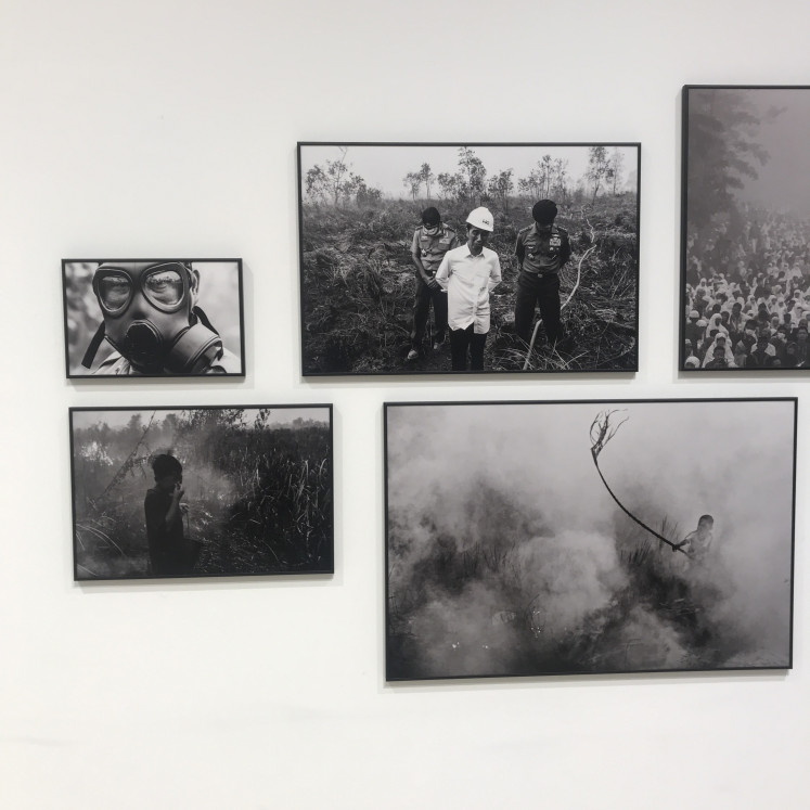 Up in smoke: Abriansyah Liberty’s photo project 'Haze' chronicles the forest fires ravaging Sumatra between 2015 and 2019. (JP/Tunggul Wirajuda)