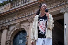 Protests mark Australia's 'day of mourning' for queen