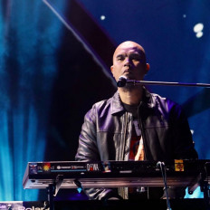 Decades of influence: Ahmad Dhani, vocalist and multi-instrumentalist of Indonesian rock band Dewa 19, performs with the band during their 30-year anniversary tour in various cities. Dewa 19's third album, Terbaik Terbaik, will be the band's first vinyl and is now available for pre-orders. (Instagram/Dewa19)