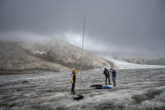 Swiss glaciers melting away at record rate 