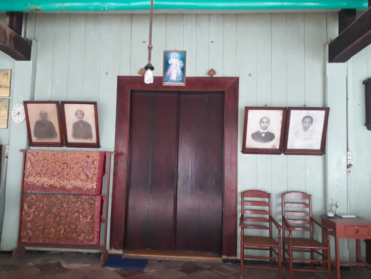 Family heritage: Ekawatiningsih continues her family’s batik business at the house that once belonged to her grandparents in Lasem, Central Java. (Courtesy of Ekawatiningsih)