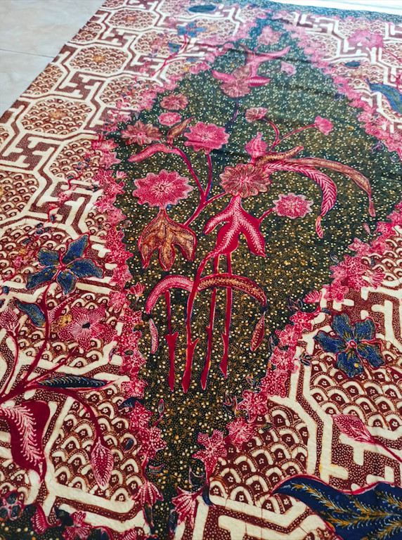 Three is a charm: Batik 'tiga negeri' is influenced by an acculturations of three cultures; Chinese (represented by the red colour in the patterns), Javanese (represented by the brown), and Dutch (represented by the indigo shades). (Courtesy of Rudi Siswanto)