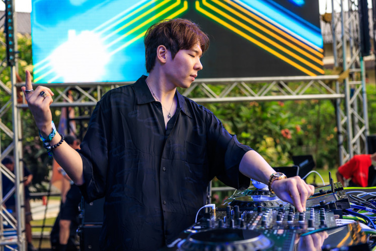 Seaside swoon: South Korean DJ Raiden's rearrangement of Shouse's 'Love Tonight' swoons the audience at Ultra Beach Bali 2022. (Rukes/Ultra Beach Bali)