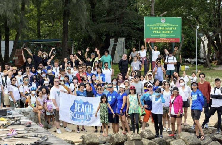 Collective effort: Tiza Mafira organized a beach clean-up with non-profit organizations Beach Clean Up Jakarta and Diet Kantong Plastik in August. (Instagram/Tiza Mafira)
