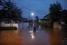 Jakarta neighborhoods flooded as more rain expected in coming days