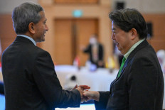 Singapore's Foreign Minister Vivian Balakrishnan (left) shakes with Japan’s Foreign Minister Yoshimasa Hayashi (right) at the ASEAN-Japan Ministerial meeting during the 55th ASEAN Foreign Ministers' Meeting in Phnom Penh on August 4, 2022.
