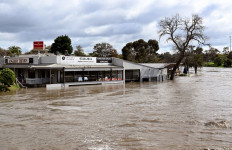 Australia suffers flash floods in southeast, Melbourne suburb evacuated