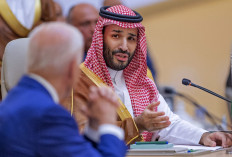 This handout picture released by the Saudi Royal Palace shows Saudi Crown Prince Mohammed bin Salman (right) speaking to US President Joe Biden (left) during the Jeddah Security and Development Summit (GCC+3) at a hotel in Saudi Arabia's Red Sea coastal city of Jeddah on July 16, 2022. 

