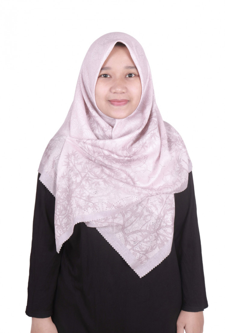 Global effect: Nadia Izzatunnisa, a master of humanities with a linguistic concentration, recognizes that the emergence of Indoglish phenomenon is  accelerated by globalization. (Courtesy of Nadia Izzatunnisa)