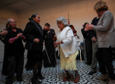 Mariachi bands fire up fading memories of Mexican Alzheimer patients 