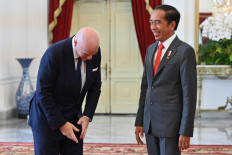 FIFA President Gianni Infantino (left) speaks with President Joko Widodo (right) during their meeting at the presidential palace in Jakarta on October 18, 2022. 
