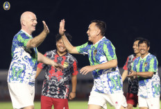 FIFA president Gianni Infantino high-fives Indonesian Football Association, or PSSI, chairman Mochamad Iriawan in a football match in Jakarta on Oct. 17, 2022.