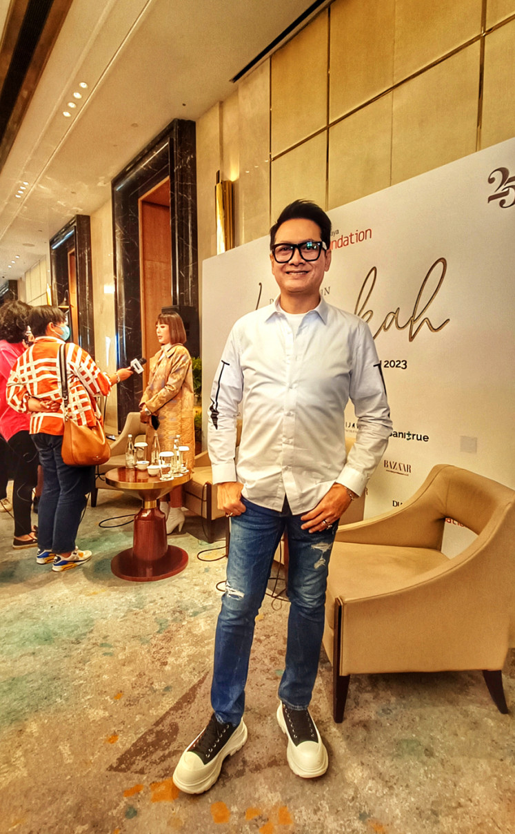 Inspiring designer: Denny Wirawan poses before his spring/summer 2023 collection trunk show at the InterContinental Hotel in Jakarta on Sept. 28. (JP/Sylviana Hamdani) 