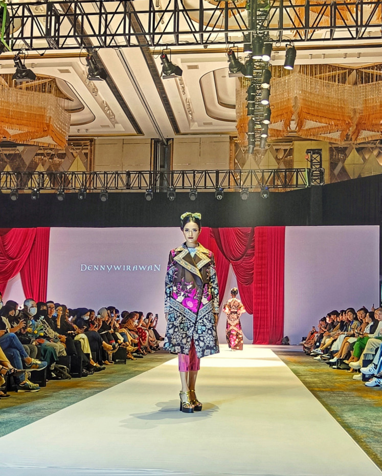 Touch of Bali: A model walks on the runway with an overcoat made of Balinese Tenun Endek. (JP/Sylviana Hamdani) 