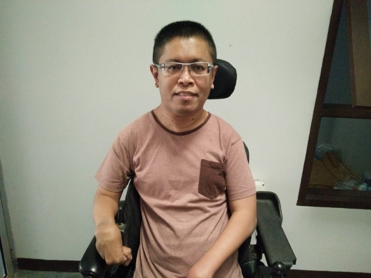 Calling for change: Faisal Rusdi, a wheelchair user in Bandung, describes that not all WAV in Indonesia is designed to be compatible with all kinds of wheelchairs. (Courtesy of Faisal Rusdi)